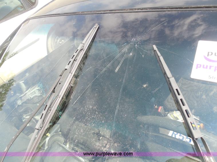 image for item H9980 2001 Hyundai Tiburon