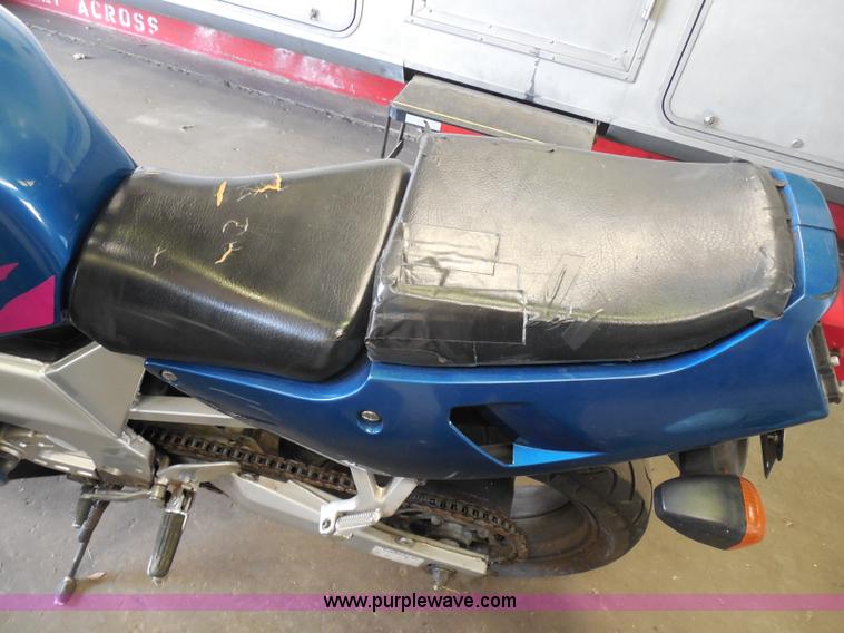 image for item H9982 1995 Yamaha YZF-600R motorcycle