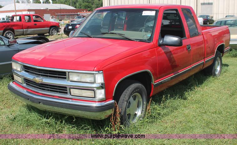 image for item I7954 1996 GMC Sierra 1500 Club Coupe pickup truck