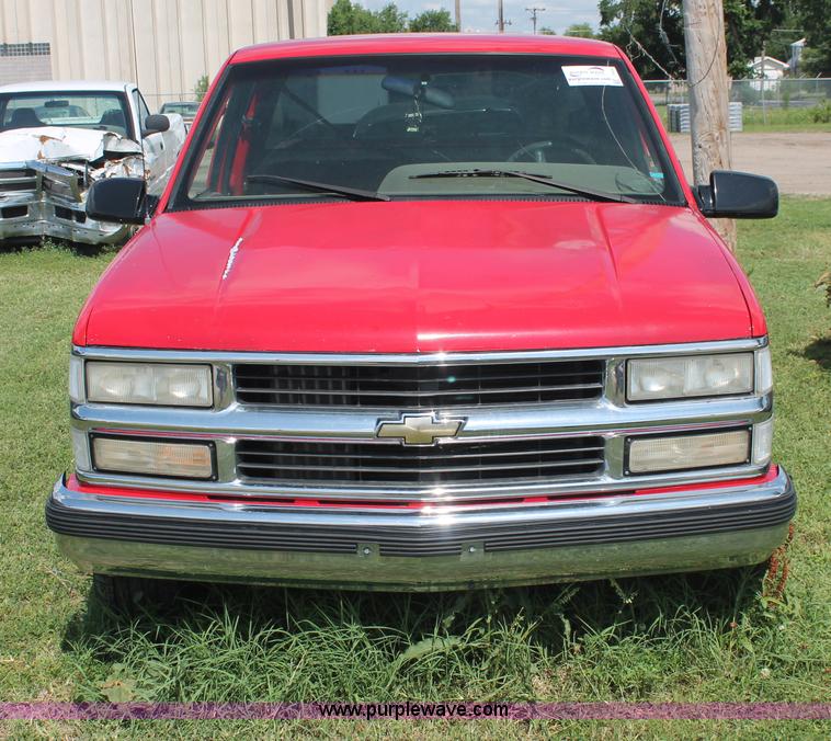 image for item I7954 1996 GMC Sierra 1500 Club Coupe pickup truck