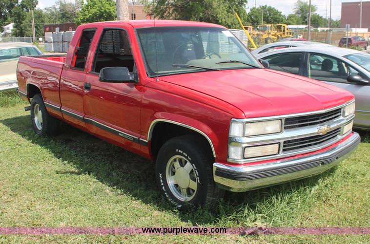image for item I7954 1996 GMC Sierra 1500 Club Coupe pickup truck