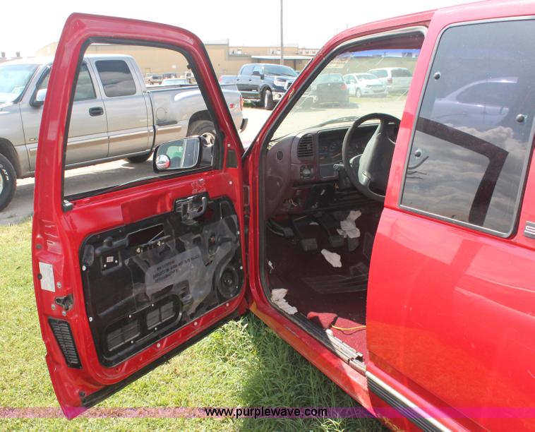 image for item I7954 1996 GMC Sierra 1500 Club Coupe pickup truck