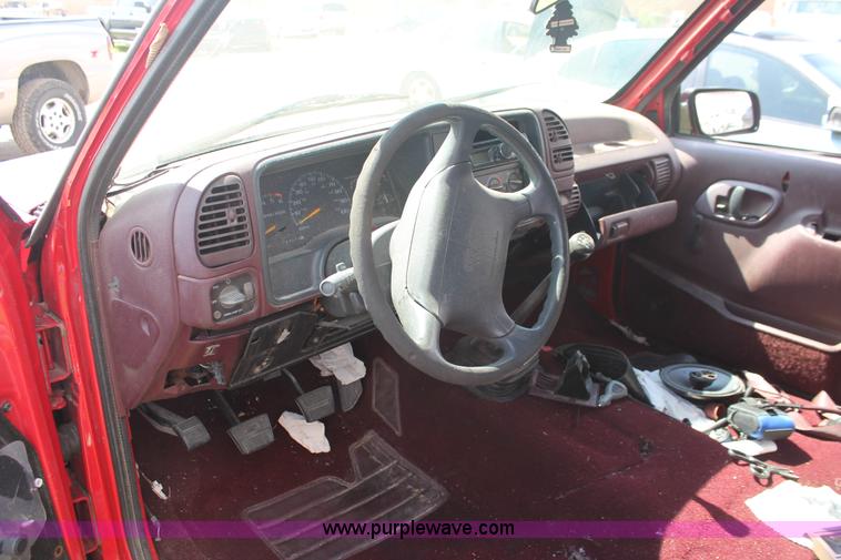 image for item I7954 1996 GMC Sierra 1500 Club Coupe pickup truck