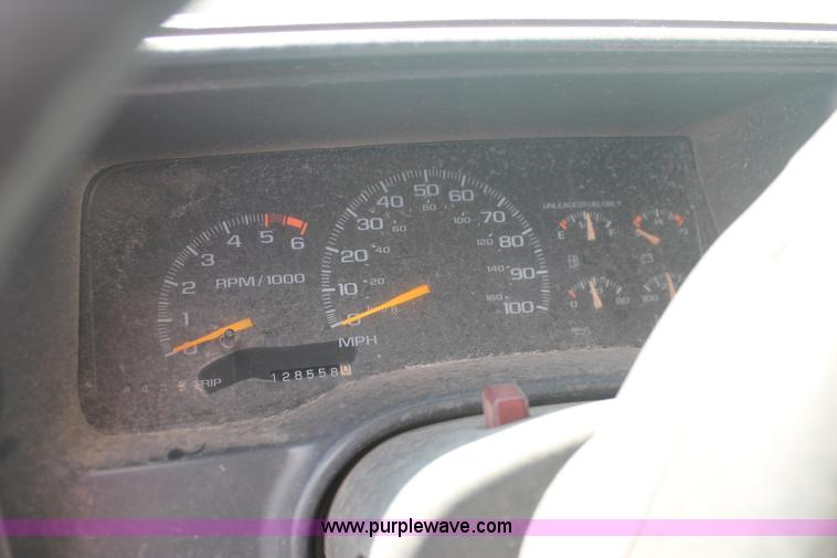 image for item I7954 1996 GMC Sierra 1500 Club Coupe pickup truck