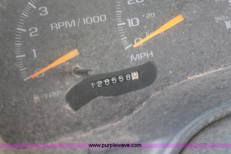 image for item I7954 1996 GMC Sierra 1500 Club Coupe pickup truck