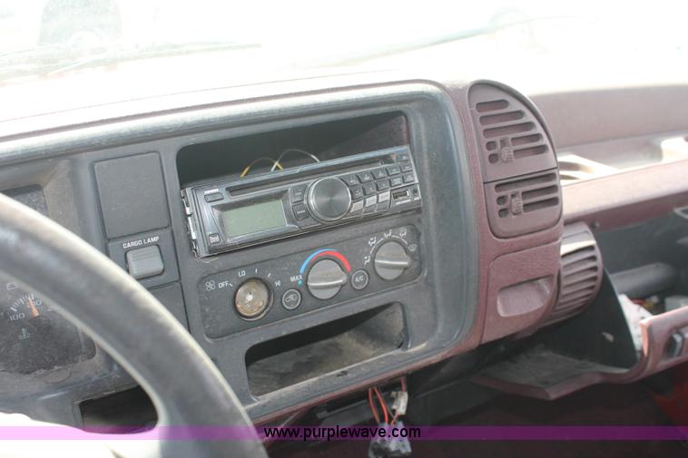 image for item I7954 1996 GMC Sierra 1500 Club Coupe pickup truck