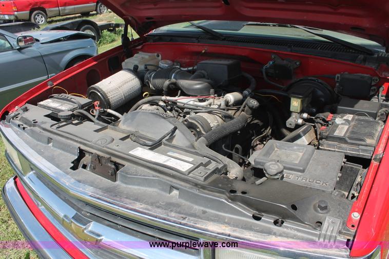 image for item I7954 1996 GMC Sierra 1500 Club Coupe pickup truck