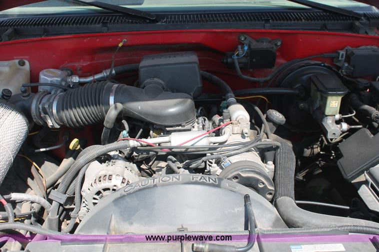 image for item I7954 1996 GMC Sierra 1500 Club Coupe pickup truck