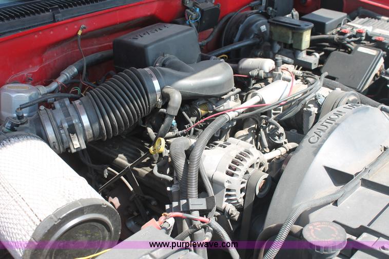 image for item I7954 1996 GMC Sierra 1500 Club Coupe pickup truck