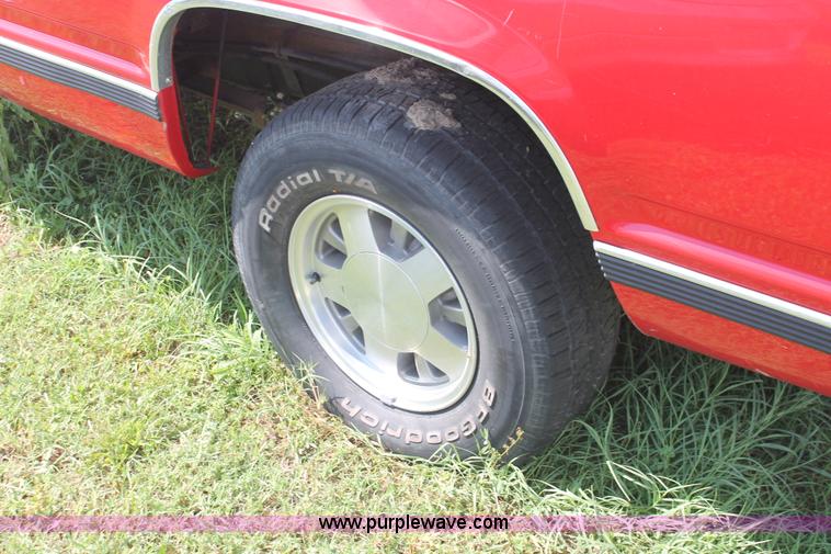 image for item I7954 1996 GMC Sierra 1500 Club Coupe pickup truck