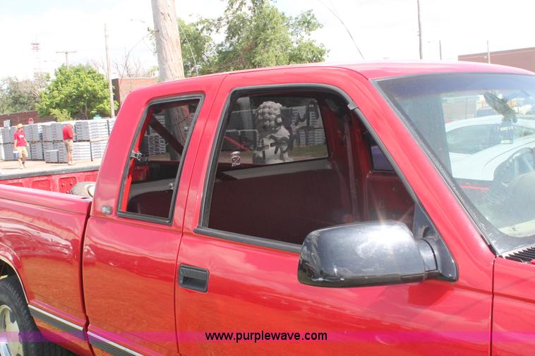 image for item I7954 1996 GMC Sierra 1500 Club Coupe pickup truck