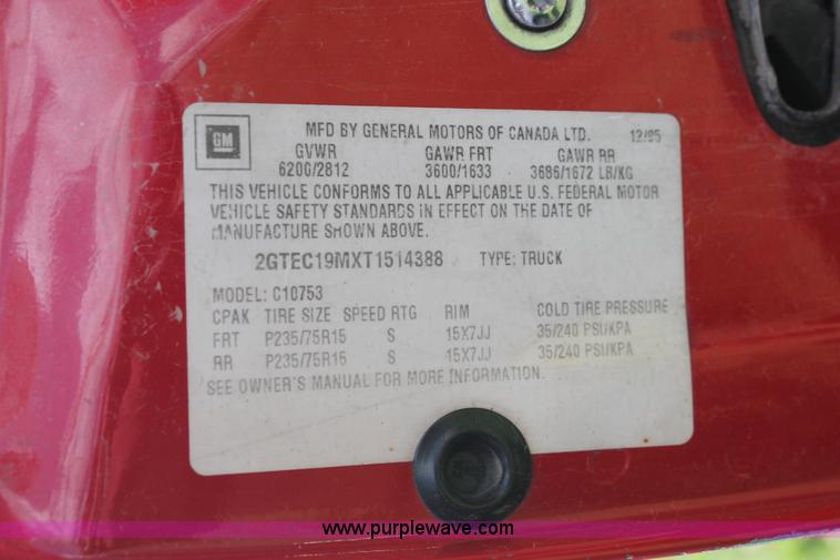 image for item I7954 1996 GMC Sierra 1500 Club Coupe pickup truck