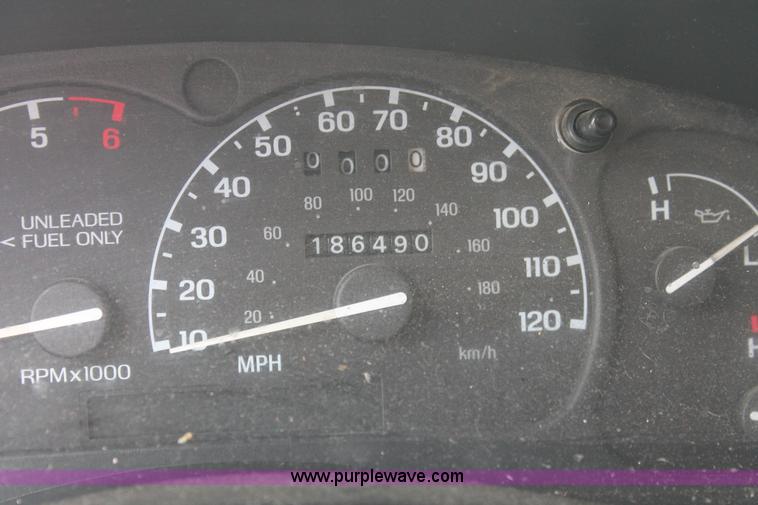 image for item I7956 1995 Mazda B2300 pickup truck