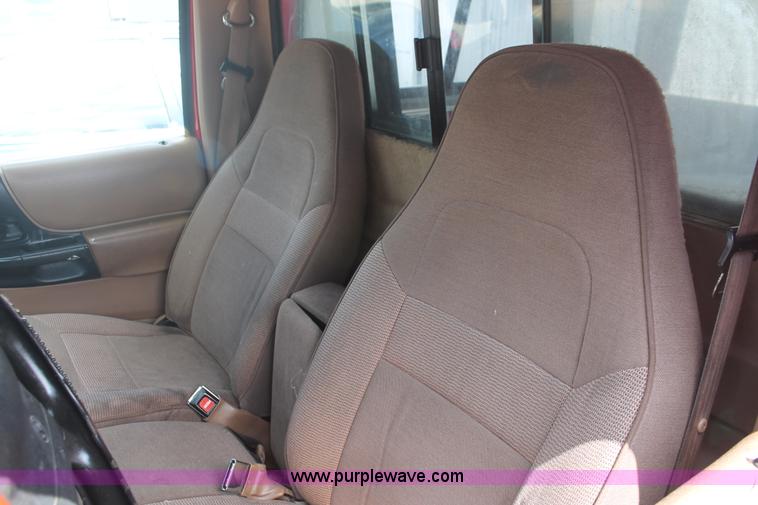 image for item I7956 1995 Mazda B2300 pickup truck