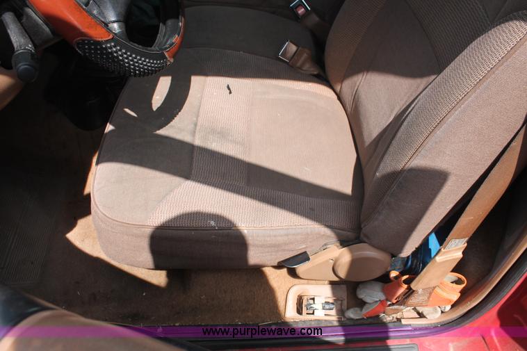 image for item I7956 1995 Mazda B2300 pickup truck