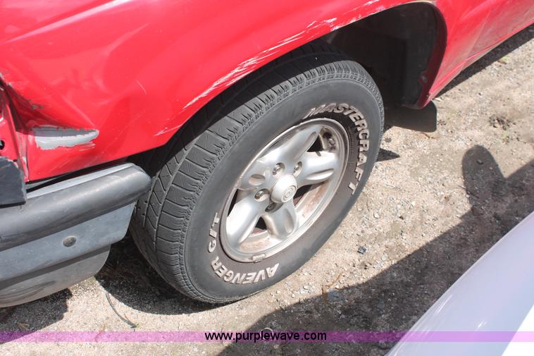 image for item I7956 1995 Mazda B2300 pickup truck