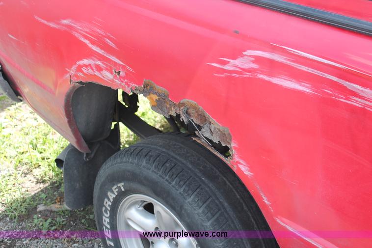 image for item I7956 1995 Mazda B2300 pickup truck