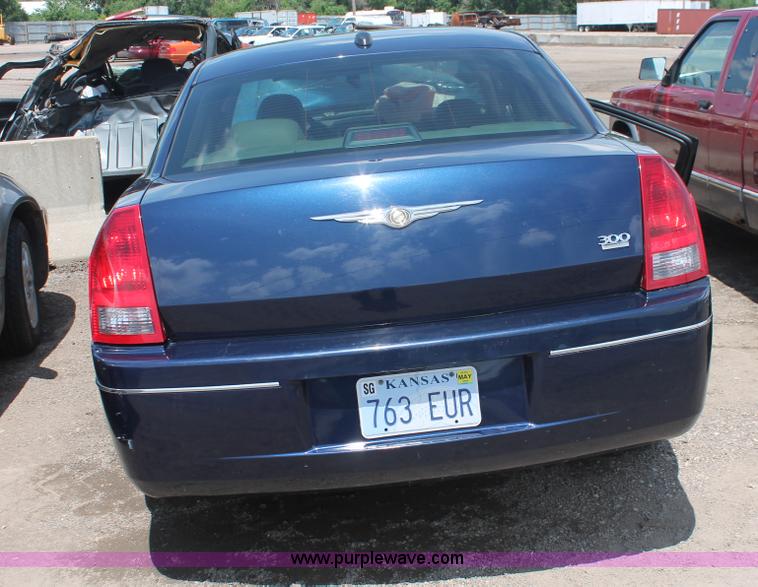 image for item I7960 2005 Chrysler 300 Limited