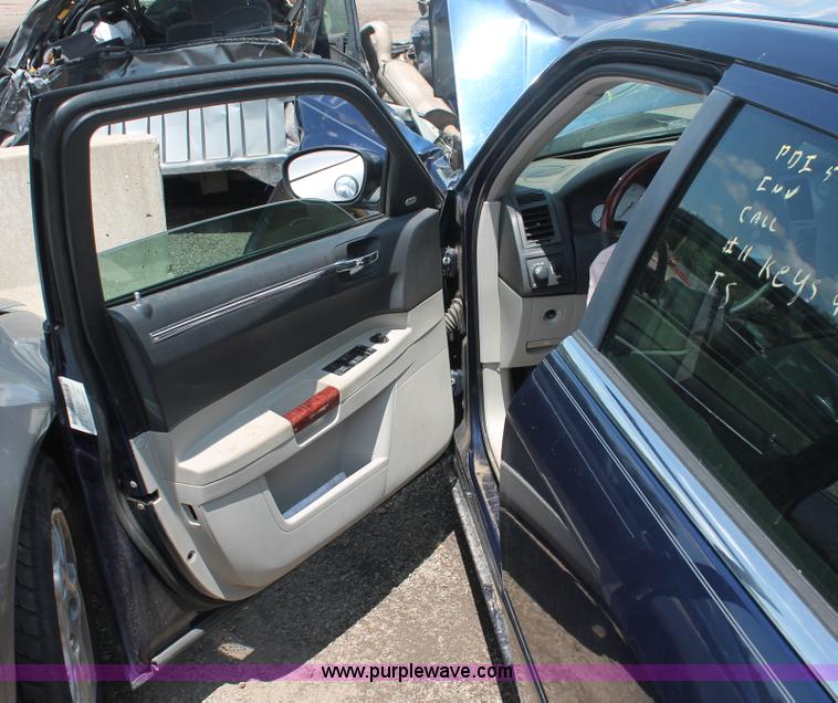 image for item I7960 2005 Chrysler 300 Limited