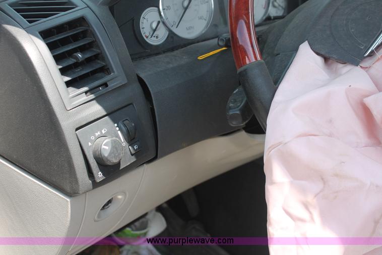 image for item I7960 2005 Chrysler 300 Limited