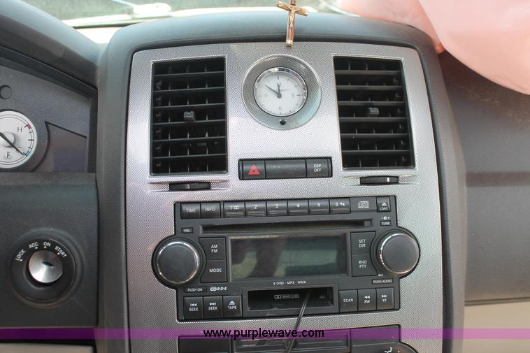 image for item I7960 2005 Chrysler 300 Limited