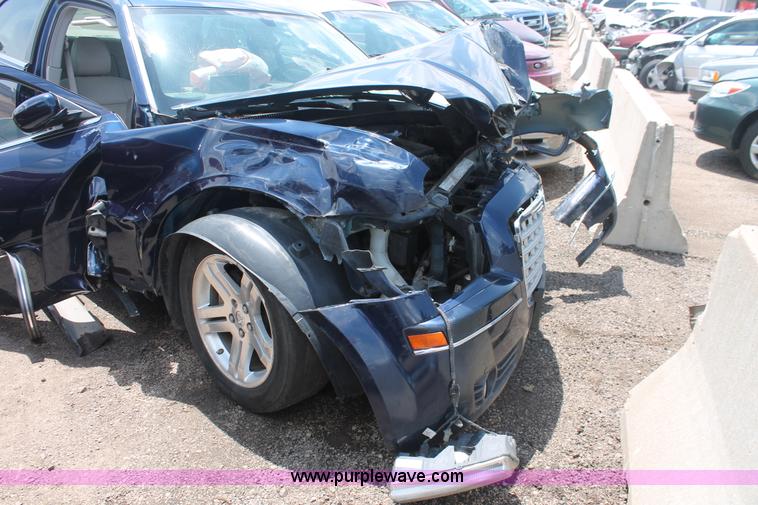 image for item I7960 2005 Chrysler 300 Limited