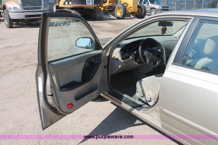 image for item I7964 2002 Hyundai Elantra GLS