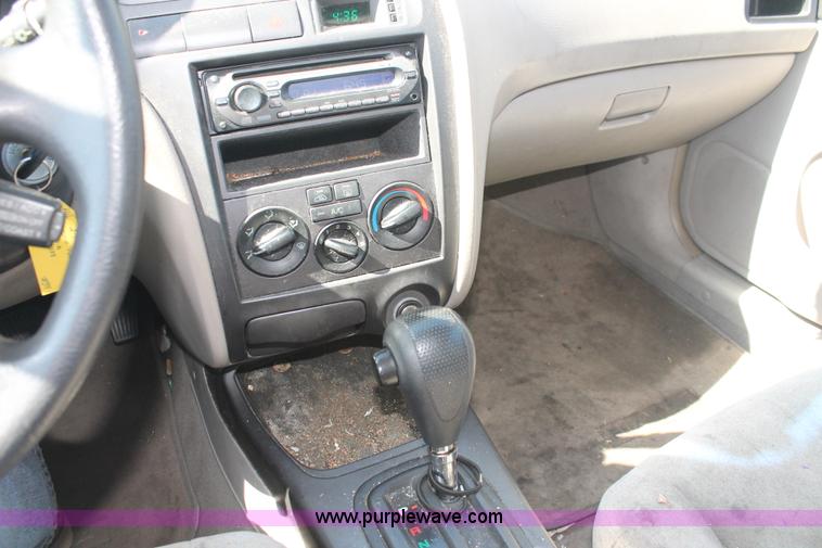 image for item I7964 2002 Hyundai Elantra GLS