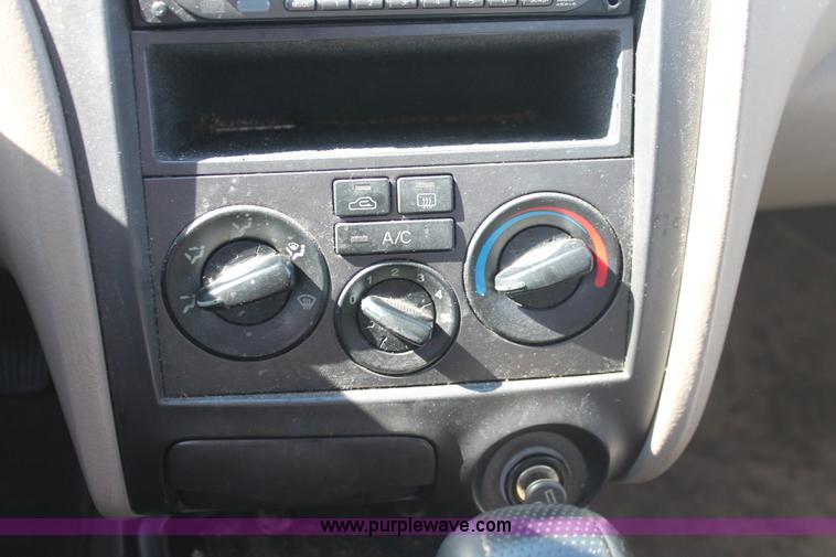 image for item I7964 2002 Hyundai Elantra GLS