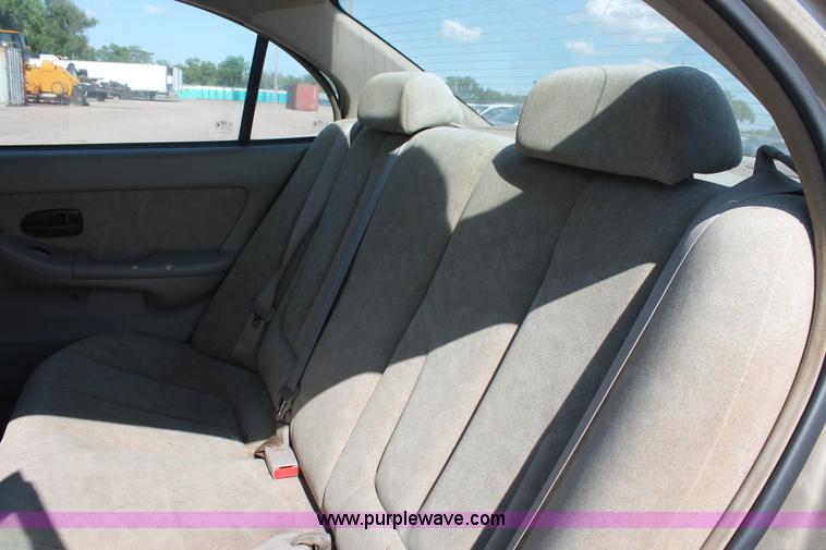 image for item I7964 2002 Hyundai Elantra GLS