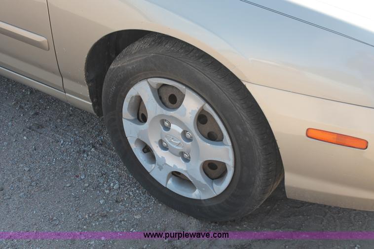 image for item I7964 2002 Hyundai Elantra GLS