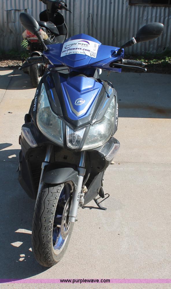 image for item I7967 2008 JCL Moto moped