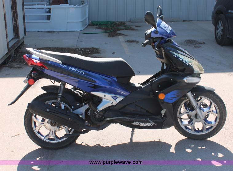 image for item I7967 2008 JCL Moto moped