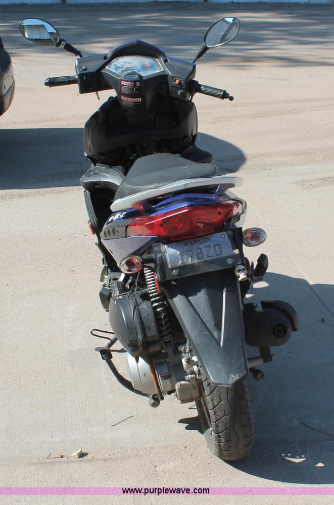 image for item I7967 2008 JCL Moto moped