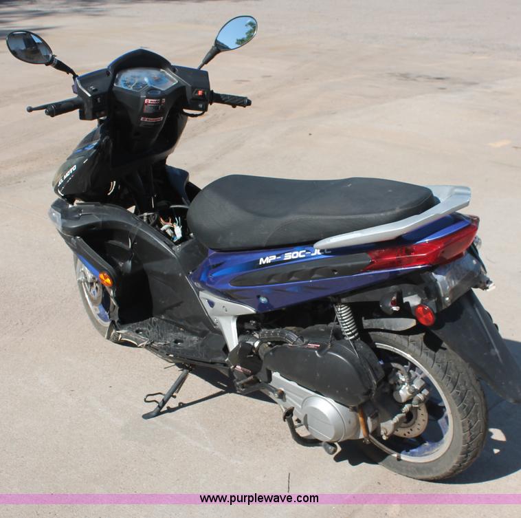 image for item I7967 2008 JCL Moto moped
