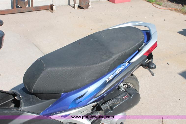 image for item I7967 2008 JCL Moto moped