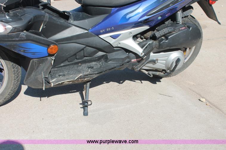 image for item I7967 2008 JCL Moto moped