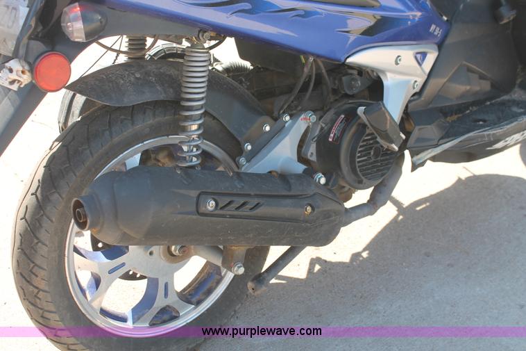 image for item I7967 2008 JCL Moto moped