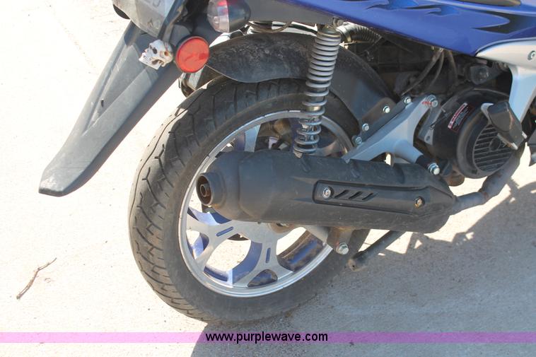 image for item I7967 2008 JCL Moto moped