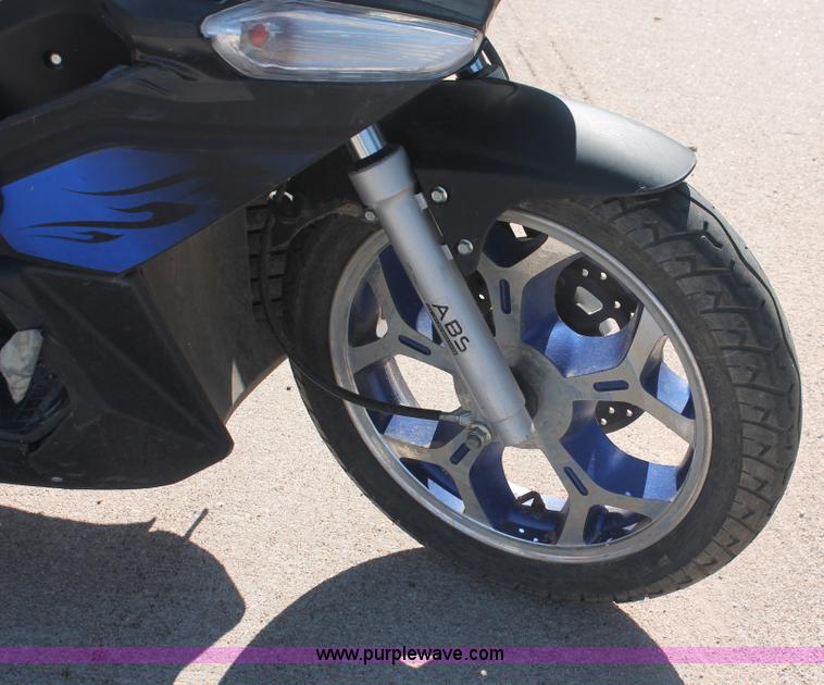 image for item I7967 2008 JCL Moto moped