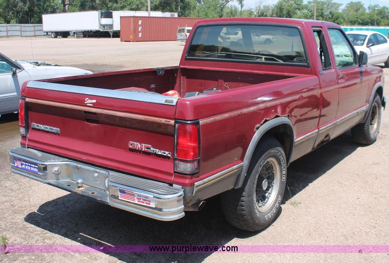 image for item I7969 1993 GMC Sonoma Club Coupe pickup truck