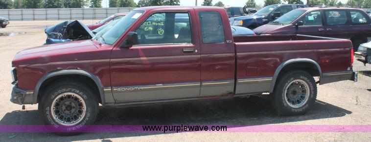 image for item I7969 1993 GMC Sonoma Club Coupe pickup truck