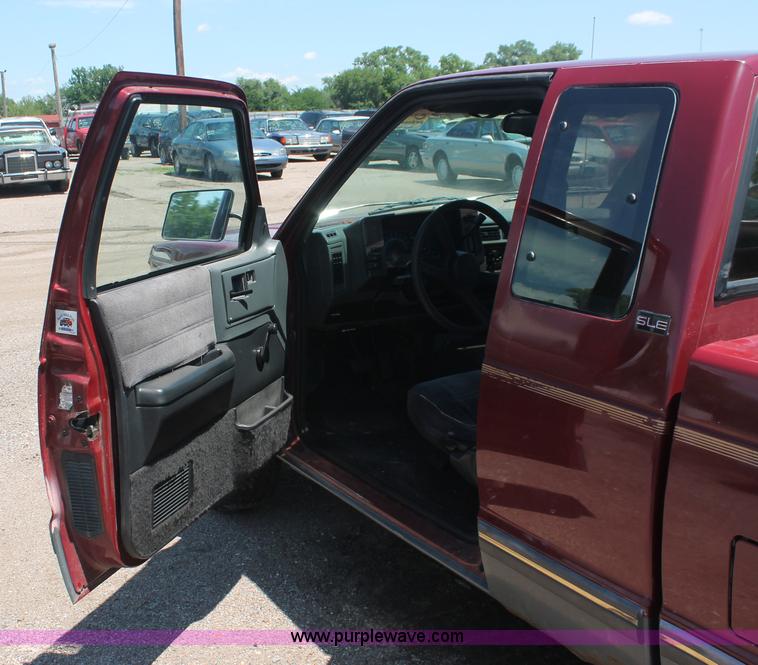 image for item I7969 1993 GMC Sonoma Club Coupe pickup truck