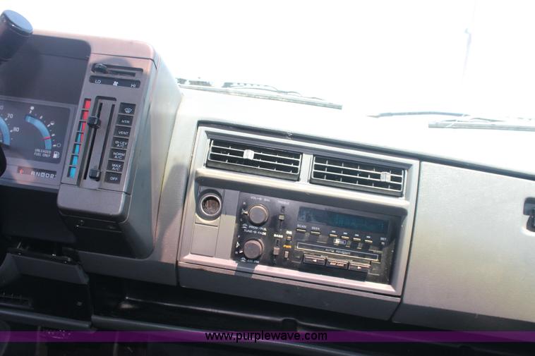 image for item I7969 1993 GMC Sonoma Club Coupe pickup truck