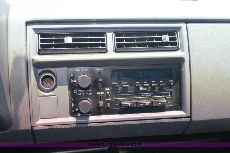 image for item I7969 1993 GMC Sonoma Club Coupe pickup truck