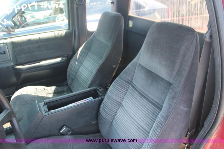 image for item I7969 1993 GMC Sonoma Club Coupe pickup truck