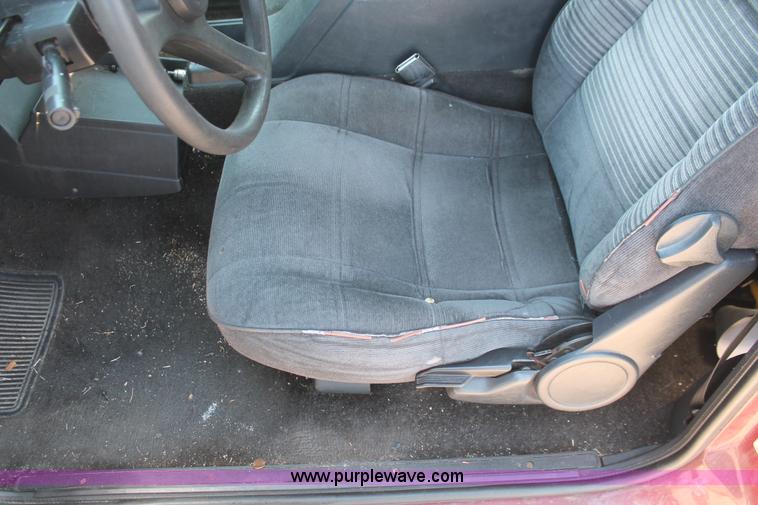 image for item I7969 1993 GMC Sonoma Club Coupe pickup truck