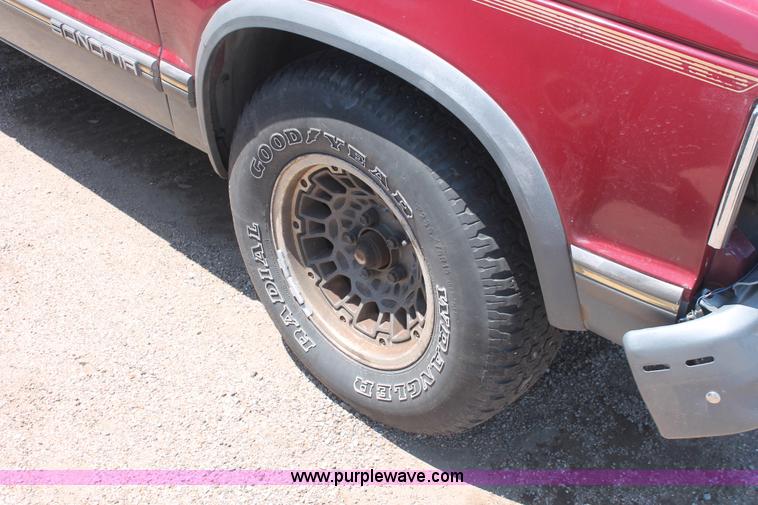 image for item I7969 1993 GMC Sonoma Club Coupe pickup truck