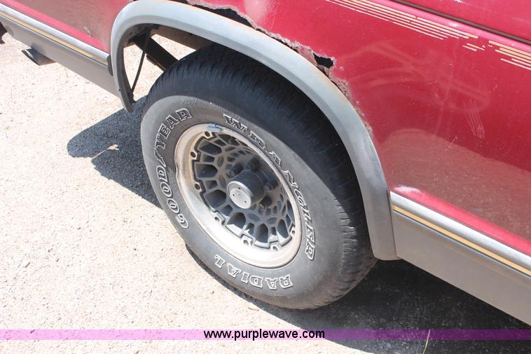 image for item I7969 1993 GMC Sonoma Club Coupe pickup truck