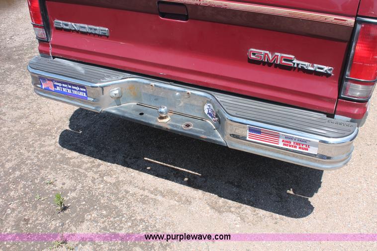 image for item I7969 1993 GMC Sonoma Club Coupe pickup truck